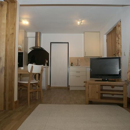 The Elms Annex Apartment Cottered Bagian luar foto
